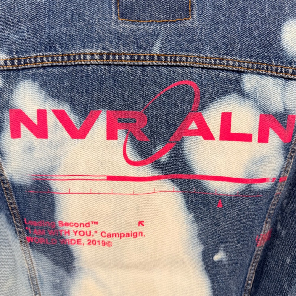 Levis 72334 Trucker Jacket Bleach Wash NVR ALN Graphic Denim XXL Blue Pink 2016 - Picture 4 of 8